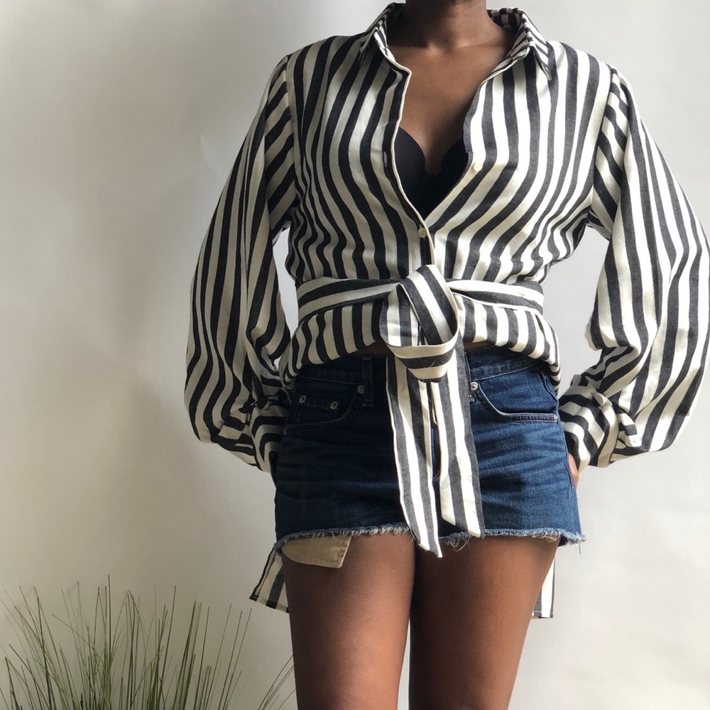 BW striped button down with waist tie. - Picture 5 of 7